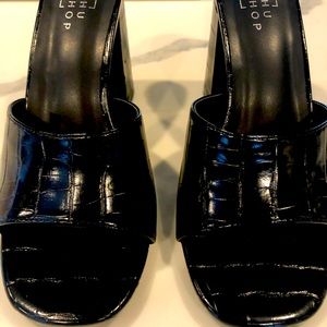 Shy shop black sandals